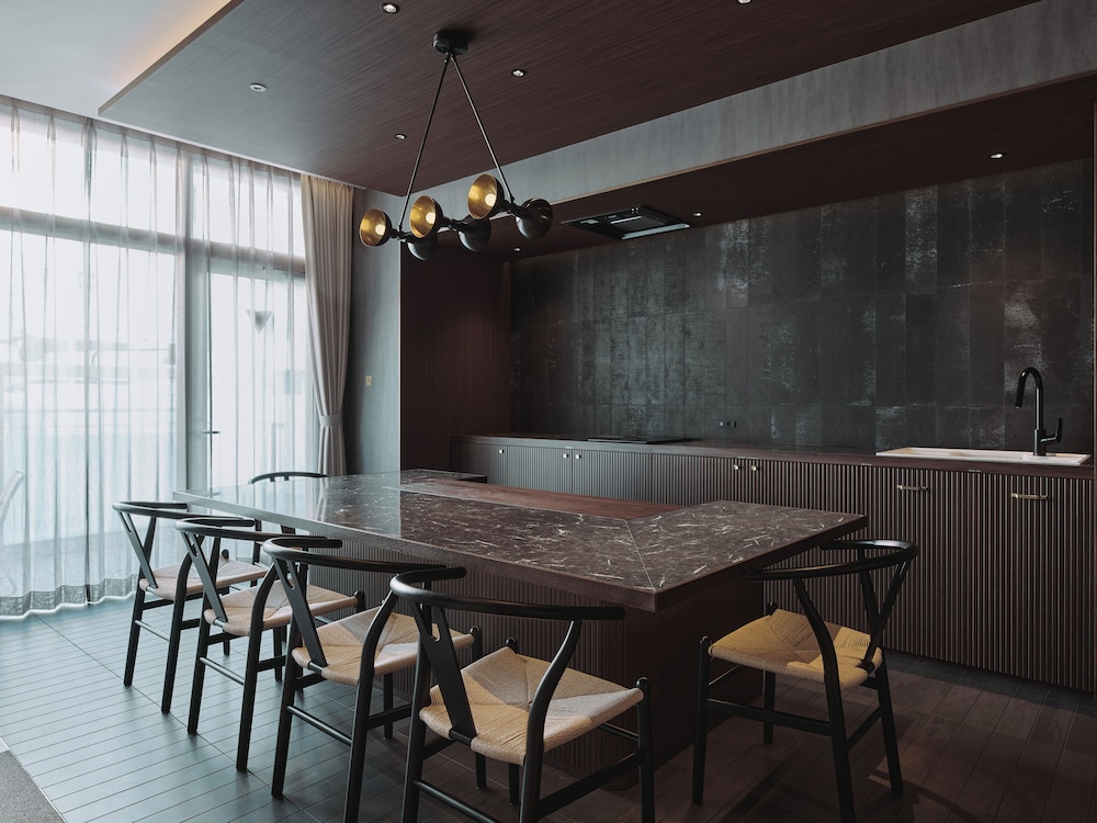 スーペリア スタジオスイート 客室内のダイニングエリア1 | illi Gran Azabujuban