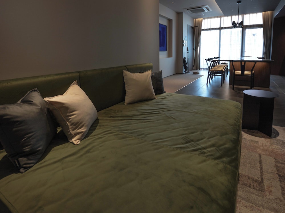 スーペリア スタジオスイート リビング エリア6 | illi Gran Azabujuban