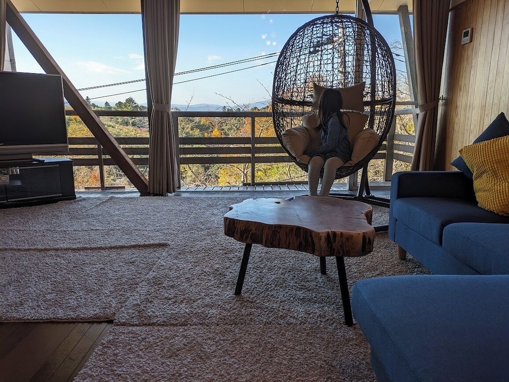 リラックスルーム・展望風呂付大型棟 喫煙 リビング エリア2 | 修善寺フォーレスト