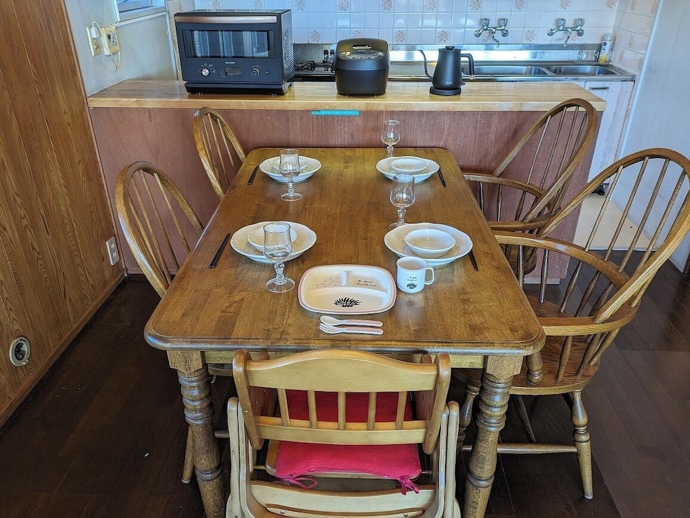 リラックスルーム・展望風呂付大型棟 喫煙 客室内のダイニングエリア0 | 修善寺フォーレスト