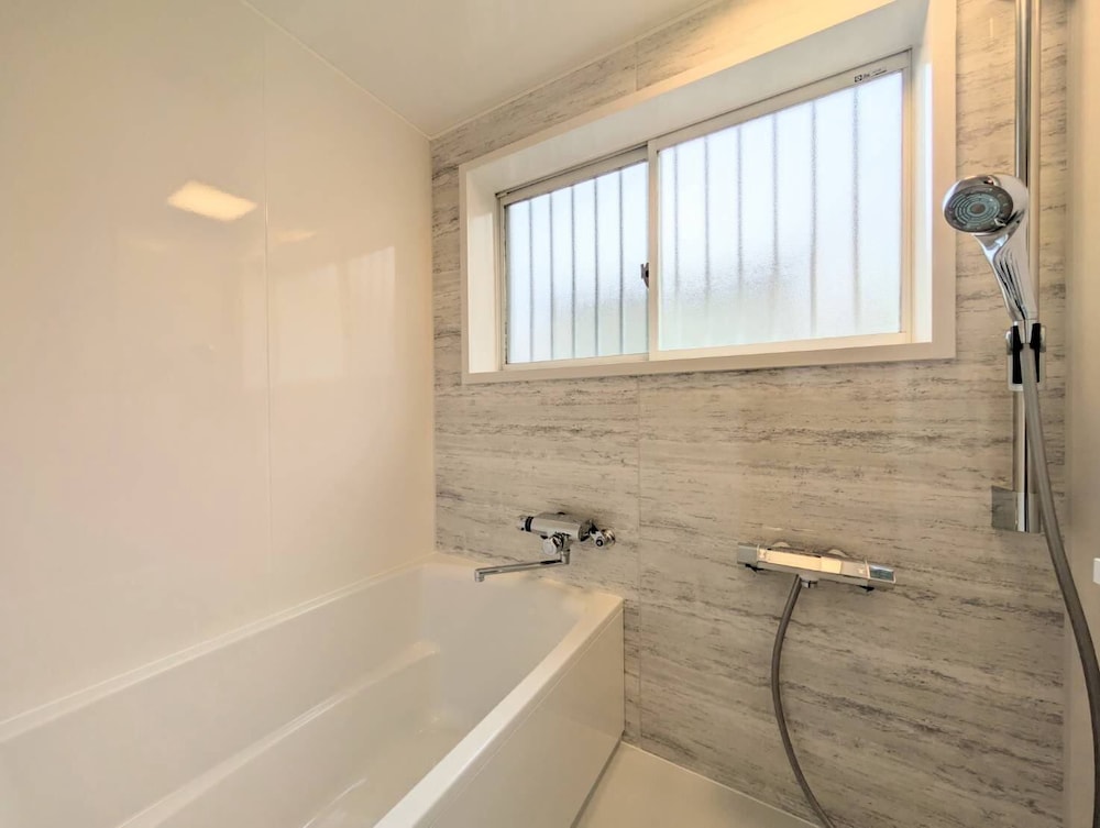 ラグジュアリー ヴィラ 4 ベッドルーム スパ浴槽 マウンテンビュー バスルーム0 | 修善寺フォーレスト