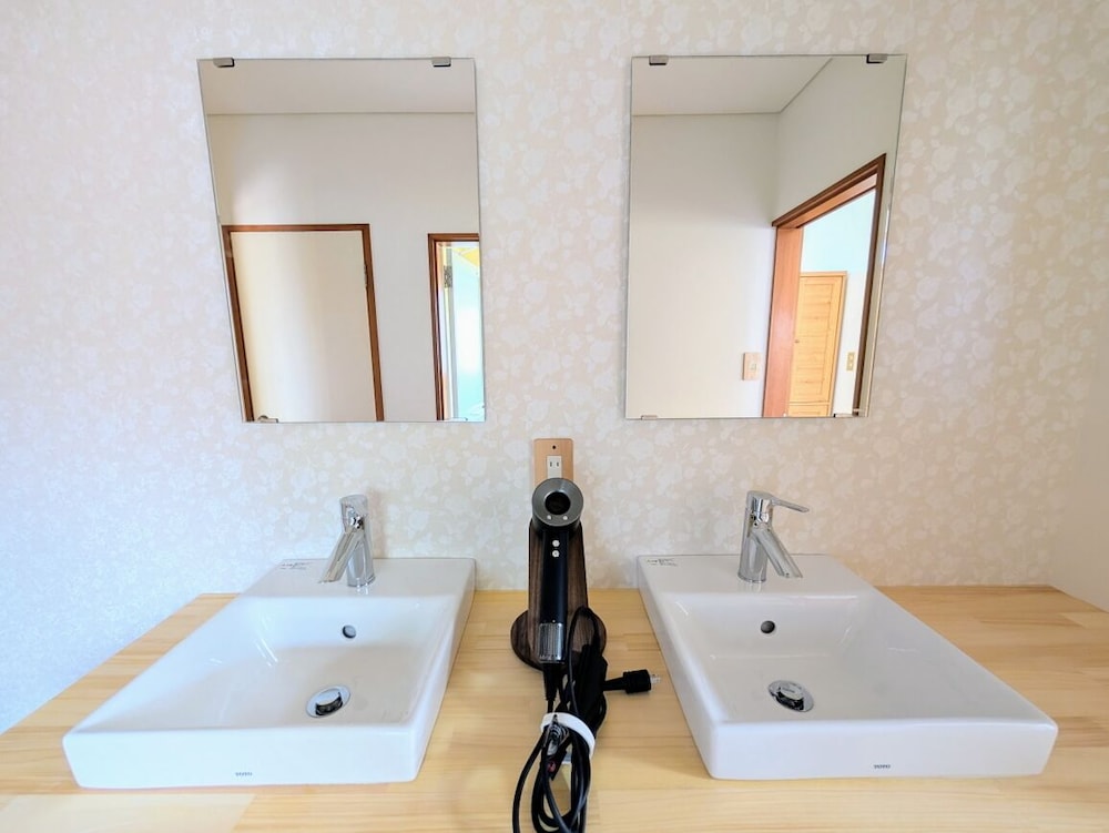 ラグジュアリー ヴィラ 4 ベッドルーム スパ浴槽 マウンテンビュー バスルーム2 | 修善寺フォーレスト