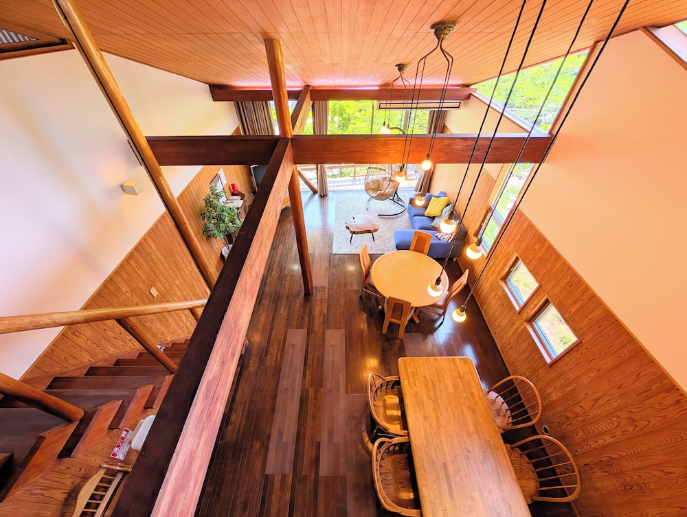 リラックスルーム・展望風呂付大型棟 喫煙 リビング エリア4 | 修善寺フォーレスト