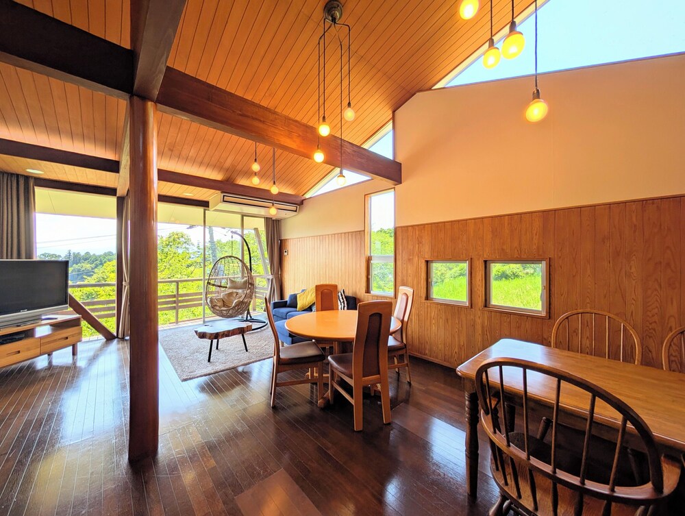 リラックスルーム・展望風呂付大型棟 喫煙 客室内のダイニングエリア1 | 修善寺フォーレスト