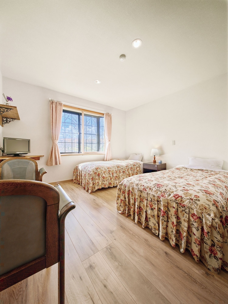 ベーシック ツインルーム シングルベッド 2 台 禁煙 専用バスルーム | カナリアンホテル