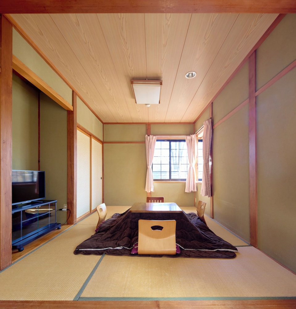 ファミリー 4 人部屋 1 ベッドルーム 禁煙 バレービュー 客室3 | カナリアンホテル