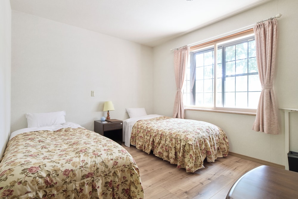 ベーシック ツインルーム シングルベッド 2 台 禁煙 専用バスルーム 客室3 | カナリアンホテル