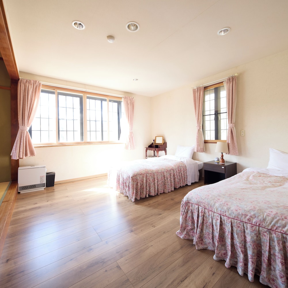 ファミリー 4 人部屋 1 ベッドルーム 禁煙 バレービュー 客室2 | カナリアンホテル