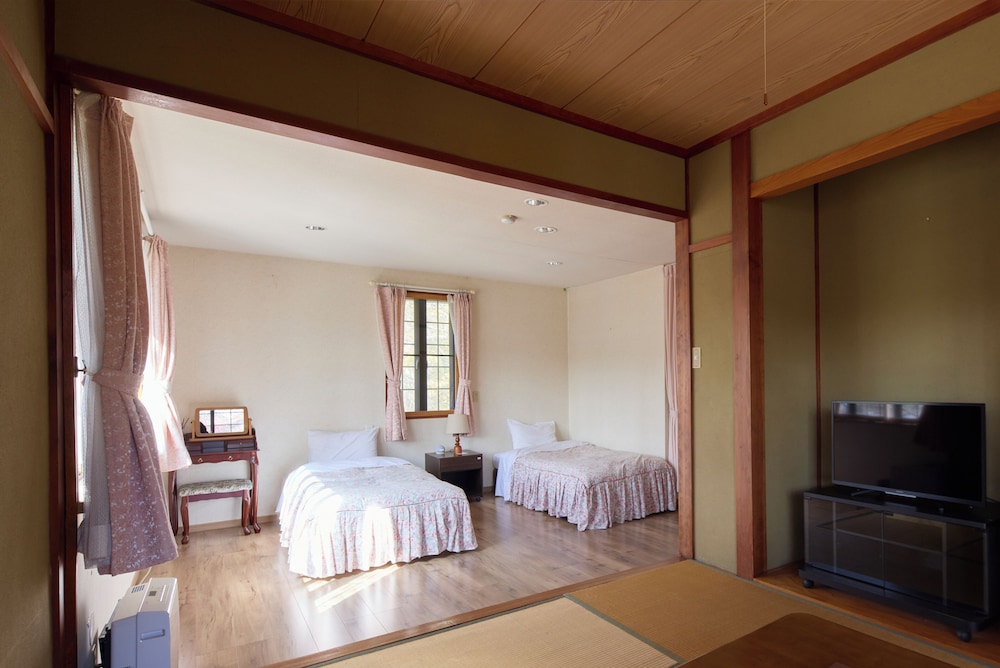 ファミリー 4 人部屋 1 ベッドルーム 禁煙 バレービュー 客室4 | カナリアンホテル