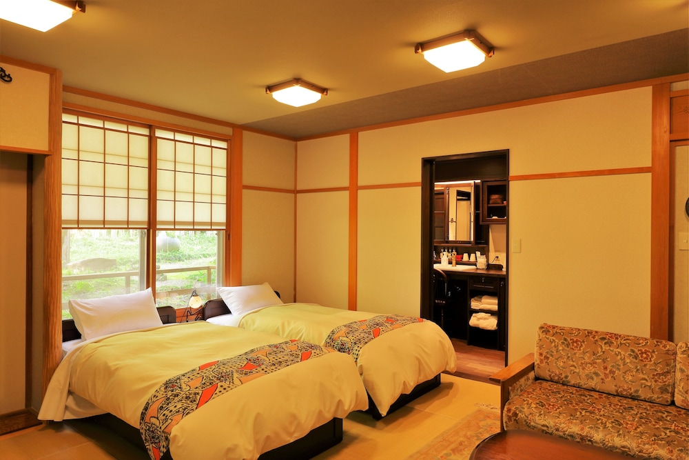 [La room]1F和室ツイン〈露天風呂付〉 客室1 | 小さなホテルセラヴィ