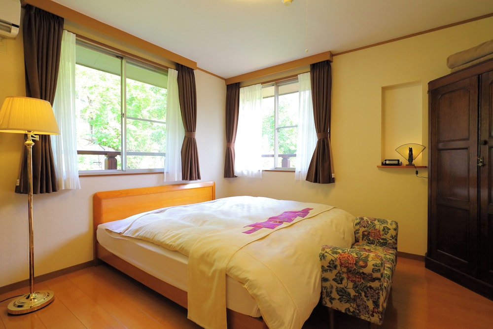 [C room]2F洋室ダブル〈露天風呂付〉 客室1 | 小さなホテルセラヴィ