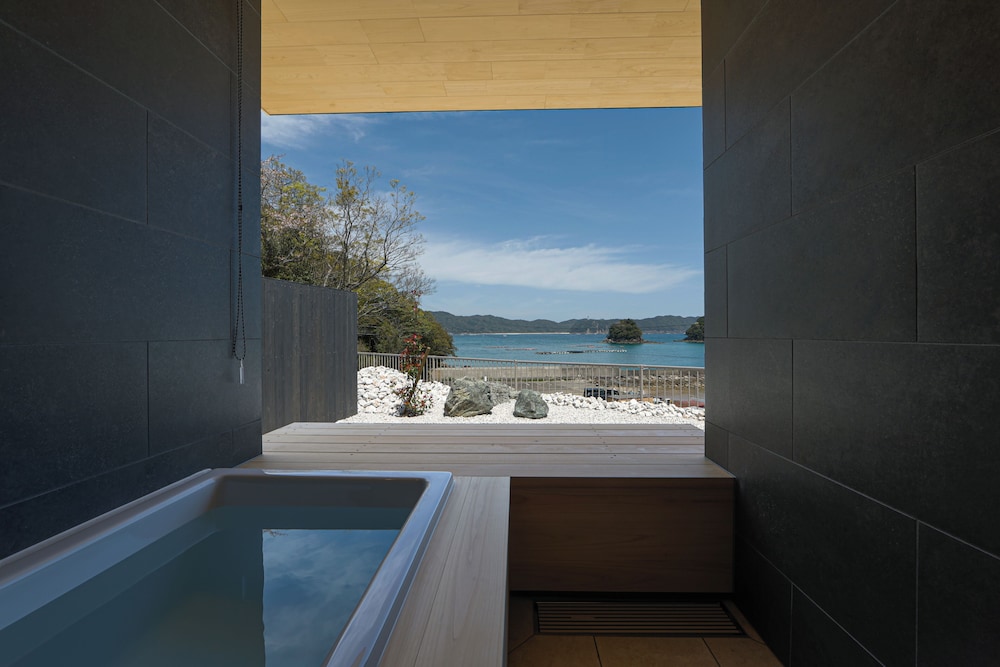 ラグジュアリー ヴィラ キングベッド 1 台 シービュー バスルーム0 | 星降る別邸WANASA