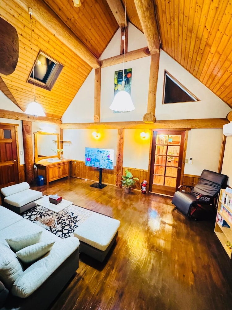 ファミリー ヴィラ リビング エリア2 | 湯布院 ログハウスの宿トムソーヤ