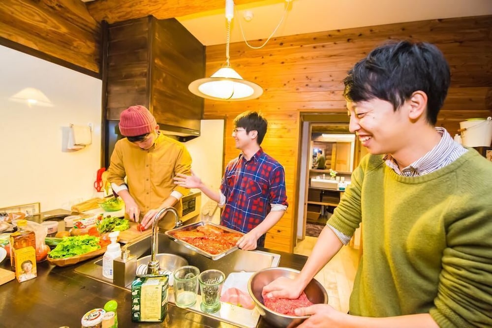 ファミリー コテージ 専用キッチン2 | 湯布院 ログハウスの宿トムソーヤ