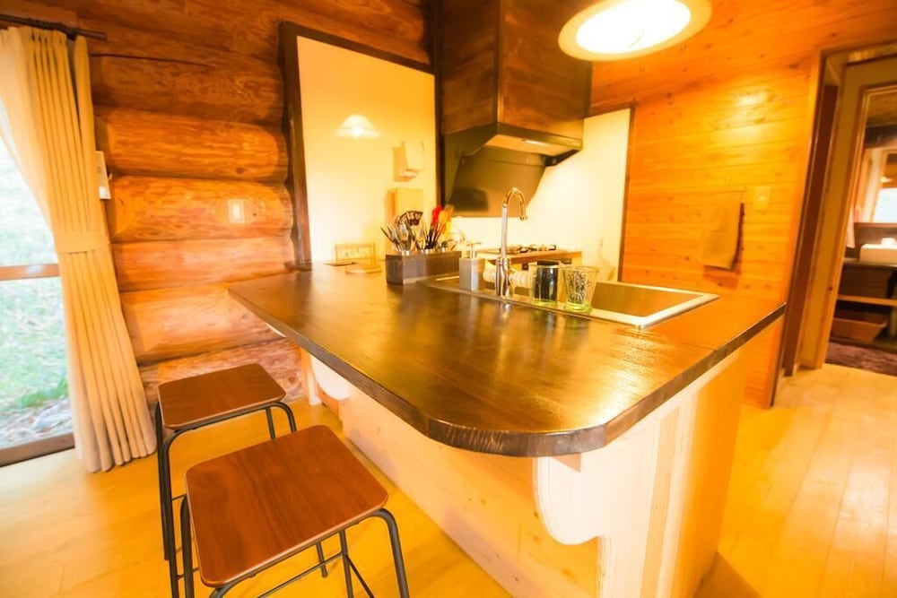 ファミリー コテージ 専用キッチン4 | 湯布院 ログハウスの宿トムソーヤ