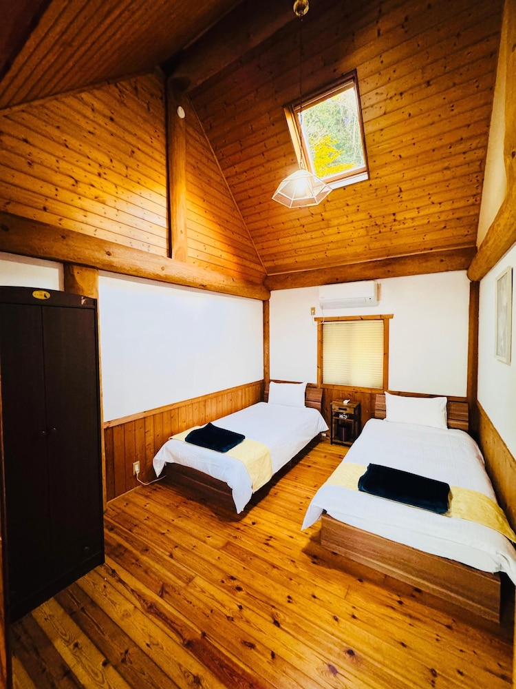 ファミリー ヴィラ 客室1 | 湯布院 ログハウスの宿トムソーヤ