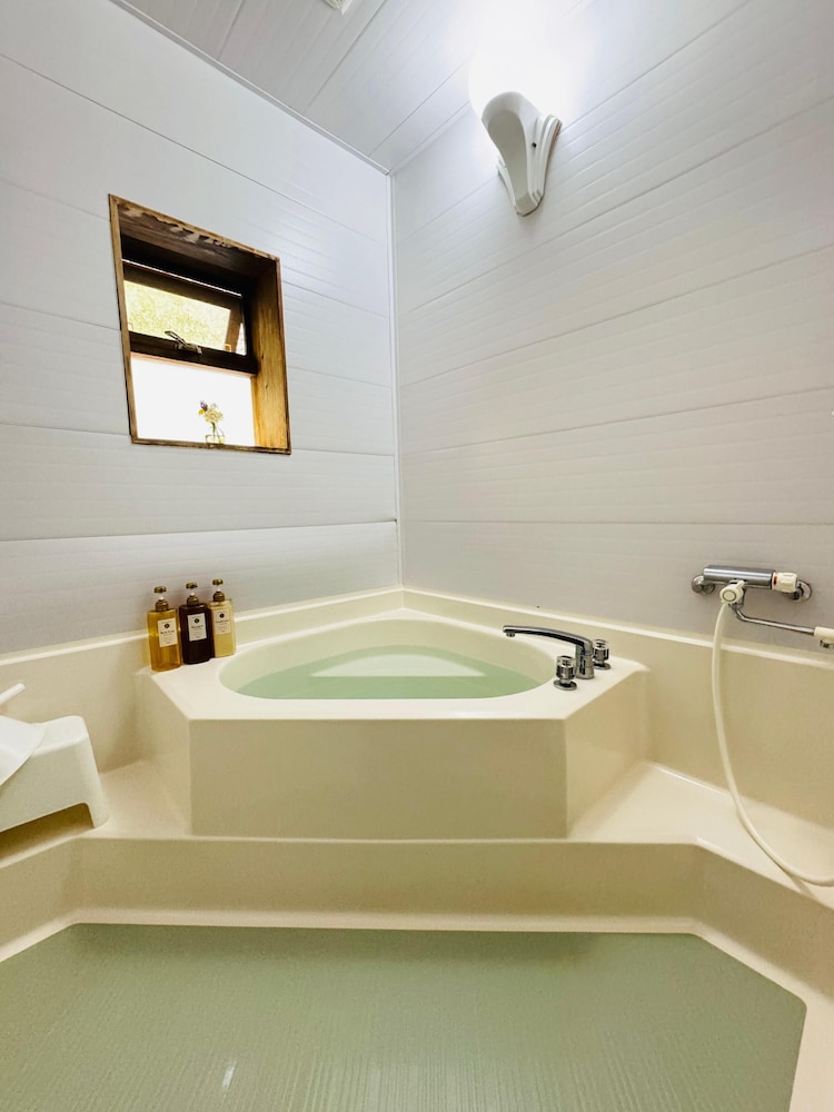 ファミリー コテージ バスルーム4 | 湯布院 ログハウスの宿トムソーヤ