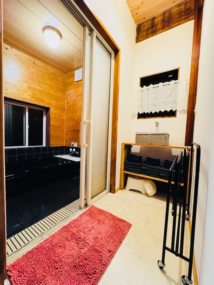 ファミリー ヴィラ バスルーム1 | 湯布院 ログハウスの宿トムソーヤ