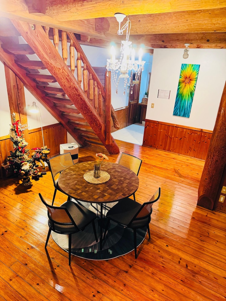 ファミリー ヴィラ リビング エリア4 | 湯布院 ログハウスの宿トムソーヤ