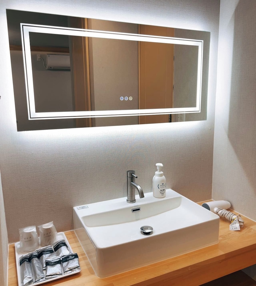 コンフォート ツインルーム コートヤードビュー バスルームの設備0 | Rong Hua Grand Hotel