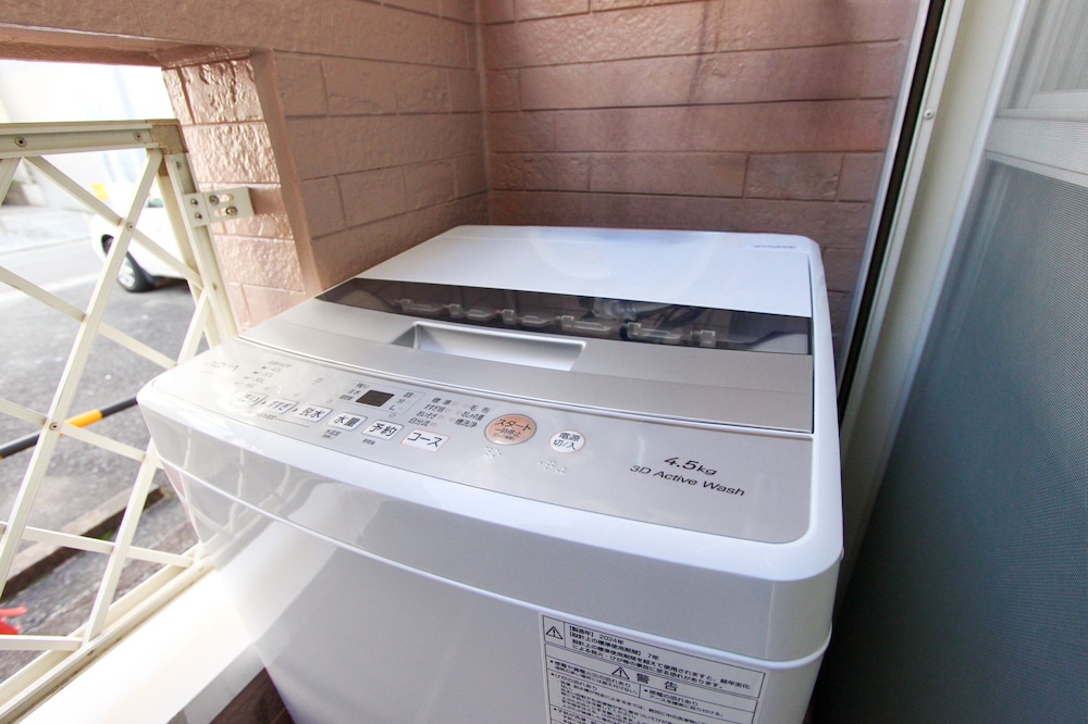 コンフォート 4 人部屋 ダブルベッド 2 台 ランドリー0 | IVORY 駅東