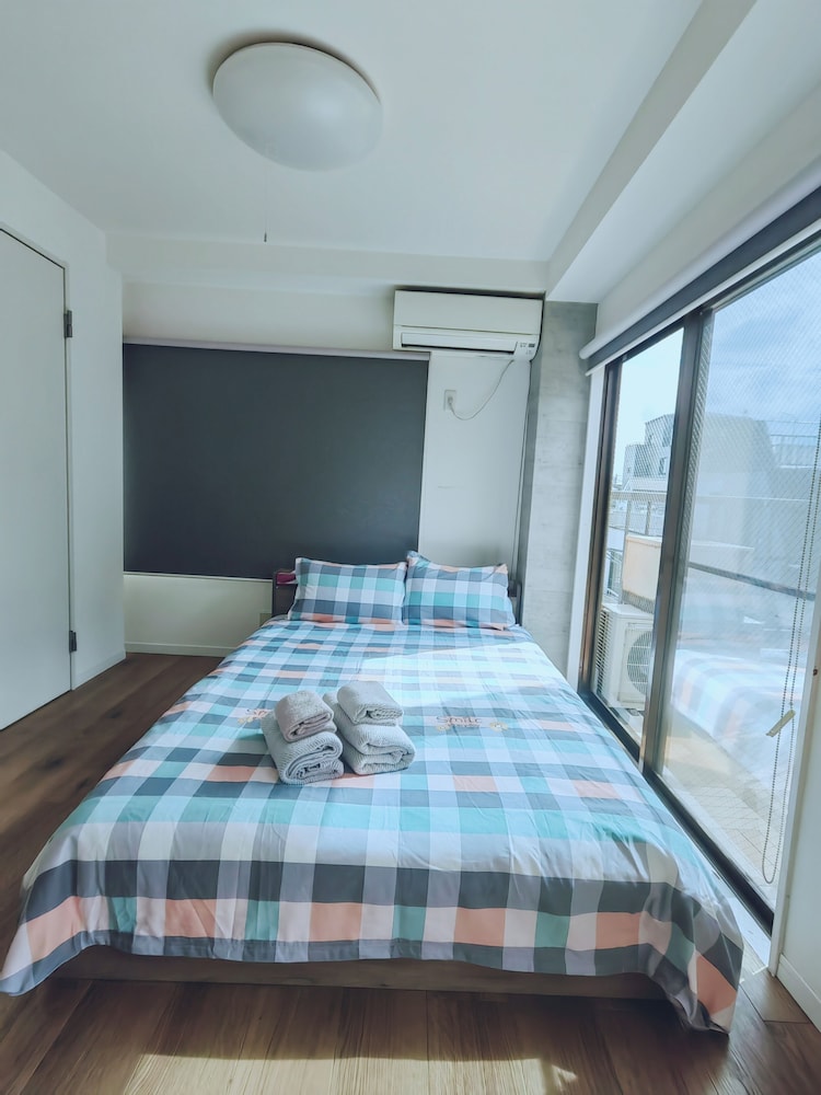 ファミリー アパートメント ダブルベッド 2 台 リビング エリア5 | WZNET梅屋敷