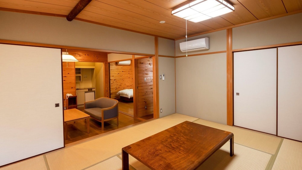 デラックス コテージ 客室1 | おくとろ温泉やまのやど