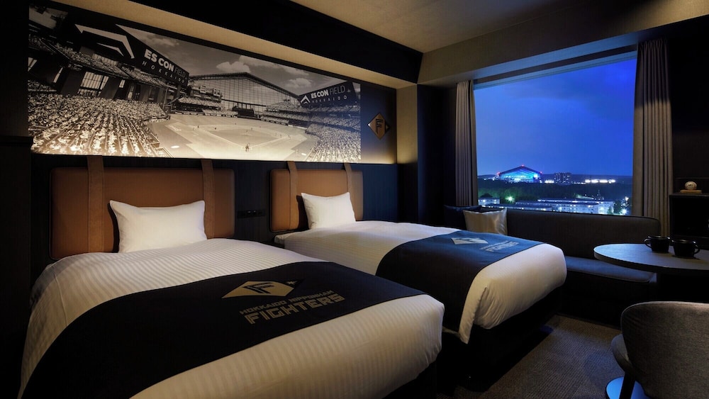 ファイターズフロア ツイン+1 エスコンフィールドビュー | エスコンフィールドHOKKAIDOホテル 北広島駅前