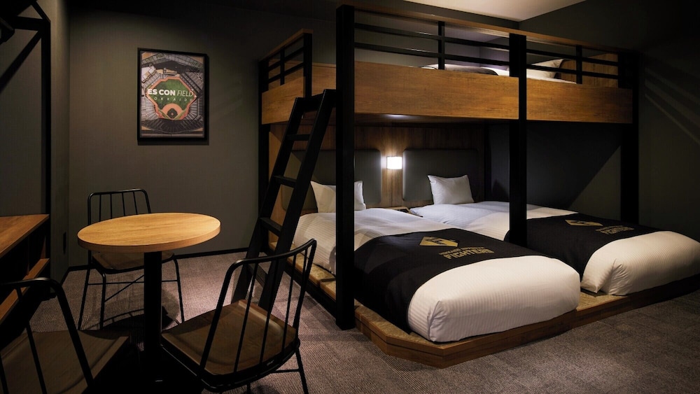 ファイターズフロア トリプル+1 客室1 | エスコンフィールドHOKKAIDOホテル 北広島駅前