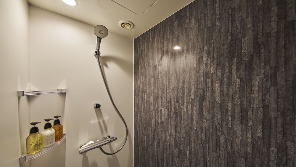 【スタンダードフロア】 ツイン+1 エスコンフィールドビュー バスルーム1 | エスコンフィールドHOKKAIDOホテル 北広島駅前