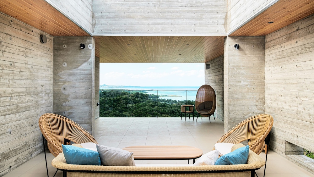 ラグジュアリー ヴィラ オーシャンビュー テラス / パティオ11 | ILUVIO Resort Motobu｜イルヴィオリゾートモトブ