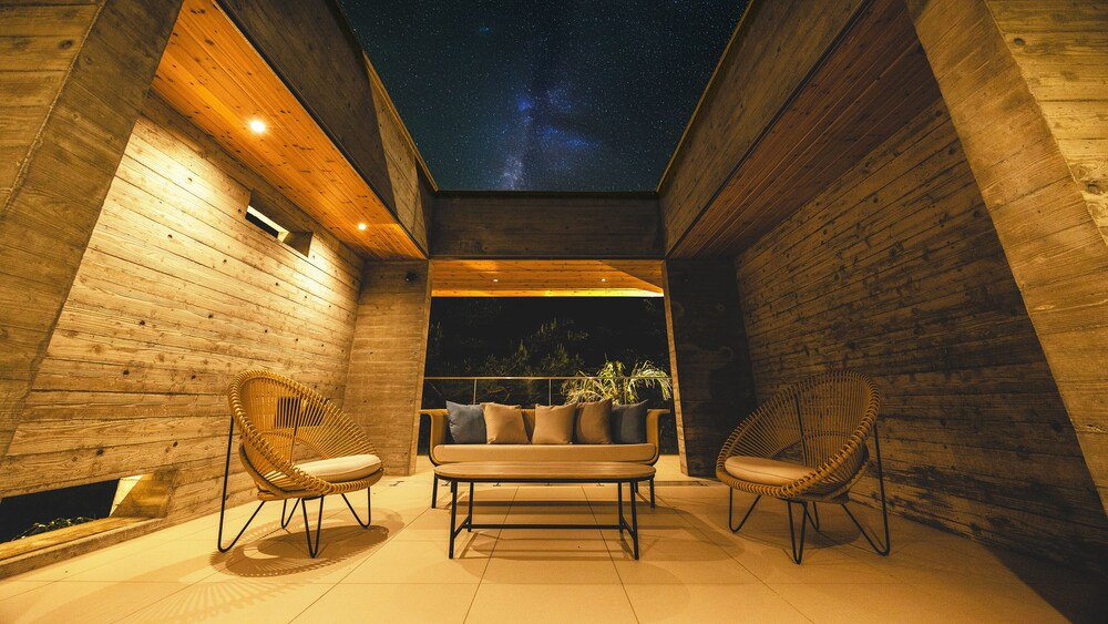 ラグジュアリー ヴィラ オーシャンビュー テラス / パティオ15 | ILUVIO Resort Motobu｜イルヴィオリゾートモトブ