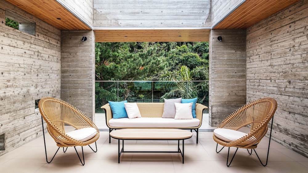 ラグジュアリー ヴィラ オーシャンビュー テラス / パティオ12 | ILUVIO Resort Motobu｜イルヴィオリゾートモトブ