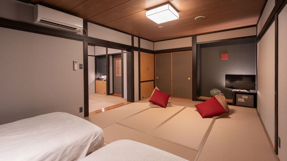 [禁煙] 小上りベッド付和室(10畳+4.5畳) トイレ付/バス無 (大人1～4名迄受け入れ可) | おやど湯の季