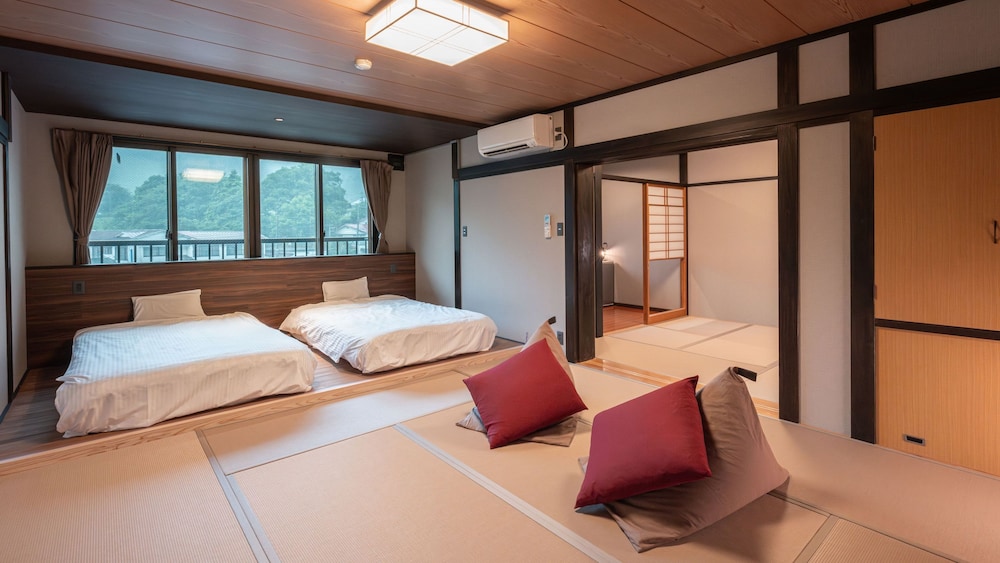 [禁煙] 小上りベッド付和室(10畳+4.5畳) トイレ付/バス無 (大人1～4名迄受け入れ可) 客室1 | おやど湯の季