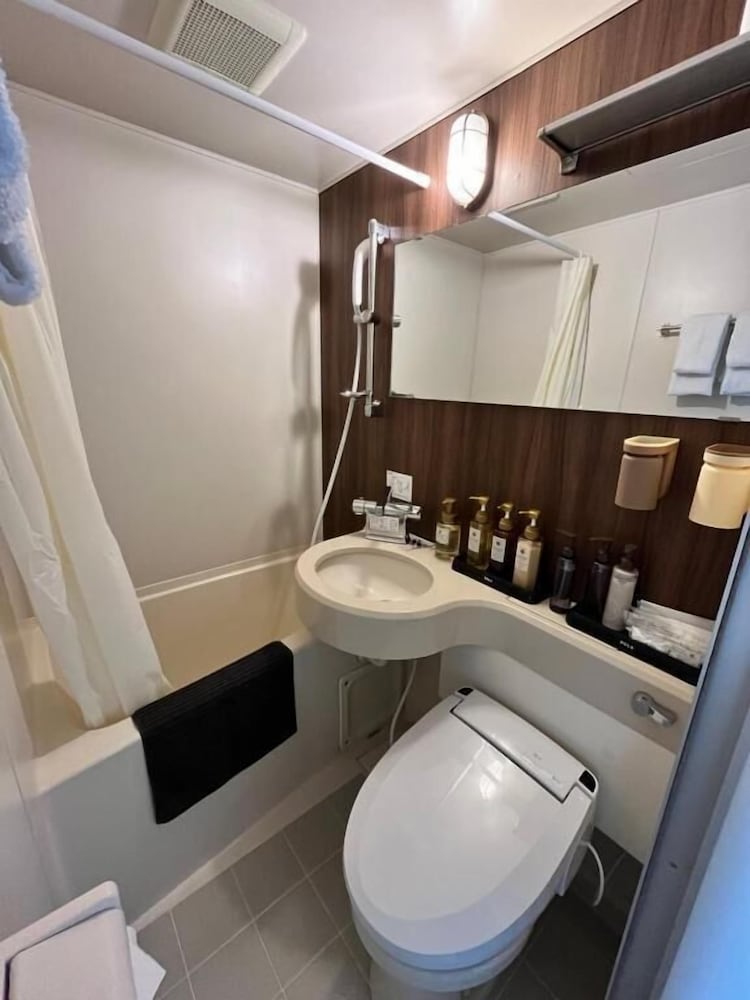 ベーシック ツインルーム バルコニー マウンテンビュー バスルーム0 | ピースイン萩