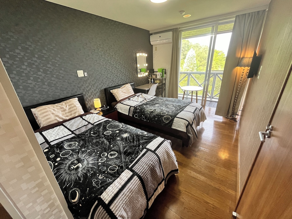 4 人部屋 バルコニー ベイビュー 客室1 | ピースイン萩