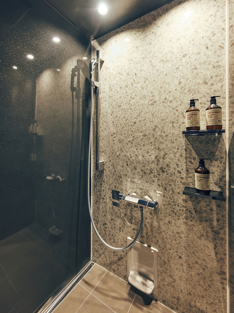 3階アパートメントスイート(302号室) バスルーム0 | STITCH HOTEL Kyoto