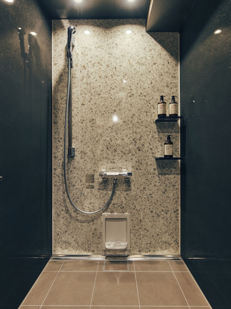 3階デラックスおまかせ(301・303・304号室) バスルーム0 | STITCH HOTEL Kyoto