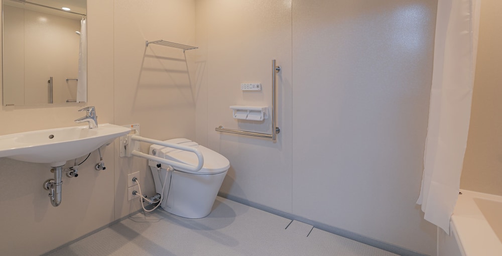 コンフォート ダブルルーム 車いす対応 バスルーム0 | Hotel Residence unito NAMBA Motomachi