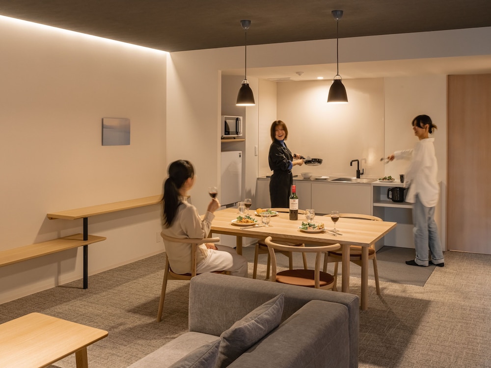 ファミリースイート [禁煙] リビング エリア1 | 暖雪 札幌