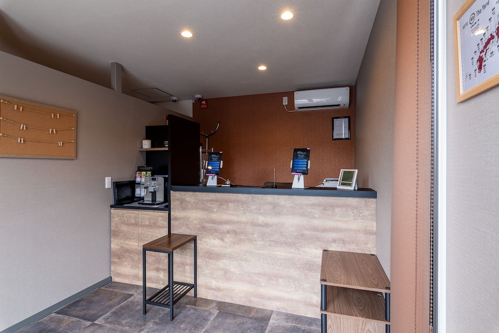 フロント1 | HOTEL R9 The Yard 岩国玖珂インター