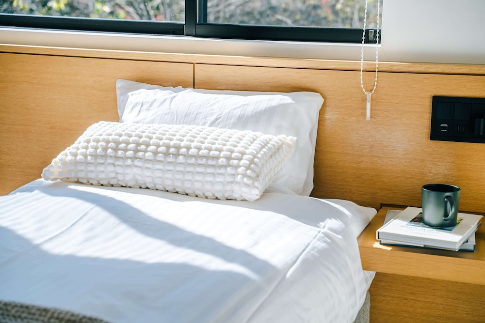 ラグジュアリー ヴィラ ベッドルーム (複数) ガーデンビュー 客室2 | SUKH KARUIZAWA