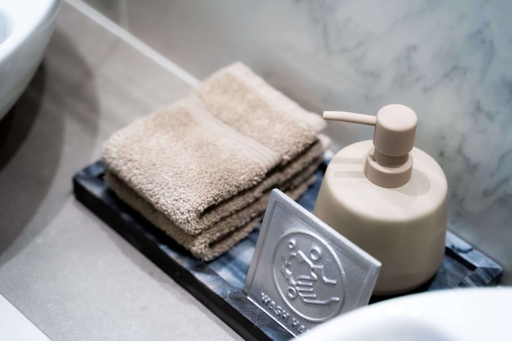 ラグジュアリー ヴィラ ベッドルーム (複数) ガーデンビュー バスルーム1 | SUKH KARUIZAWA