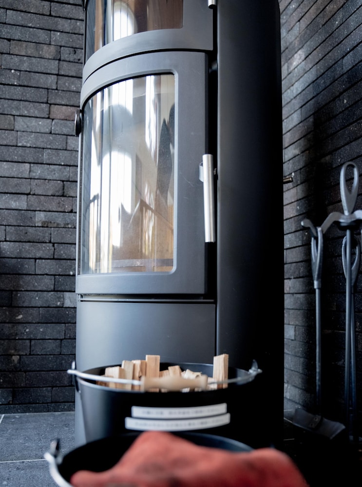 ラグジュアリー ヴィラ ベッドルーム (複数) ガーデンビュー リビングルーム0 | SUKH KARUIZAWA