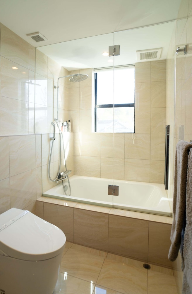 ラグジュアリー ヴィラ ベッドルーム (複数) ガーデンビュー バスルーム3 | SUKH KARUIZAWA