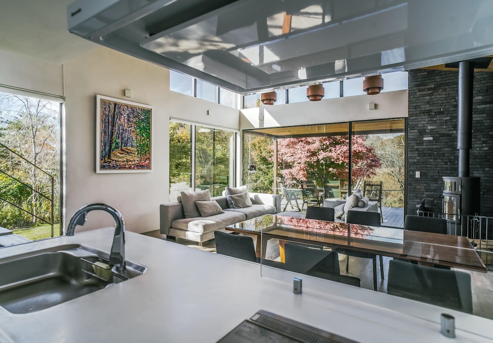 ラグジュアリー ヴィラ ベッドルーム (複数) ガーデンビュー 専用キッチン0 | SUKH KARUIZAWA