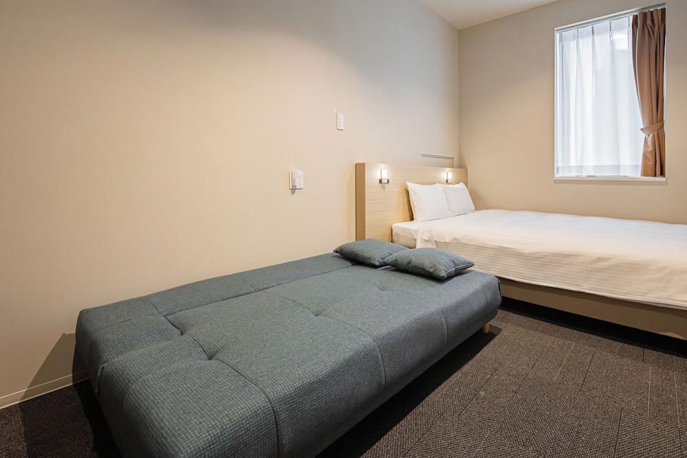 グループ個室（1-3名）※クイーンベッド/共用シャワー・トイレ 禁煙 客室2 | GRAND HOSTEL LDK 東京西葛西