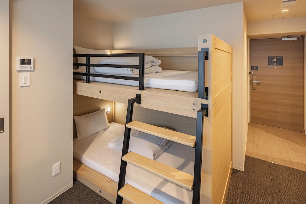 個室（2-3名）※2段ベッド+ソファベッド/専用シャワールーム&トイレ 禁煙 客室2 | GRAND HOSTEL LDK 東京西葛西