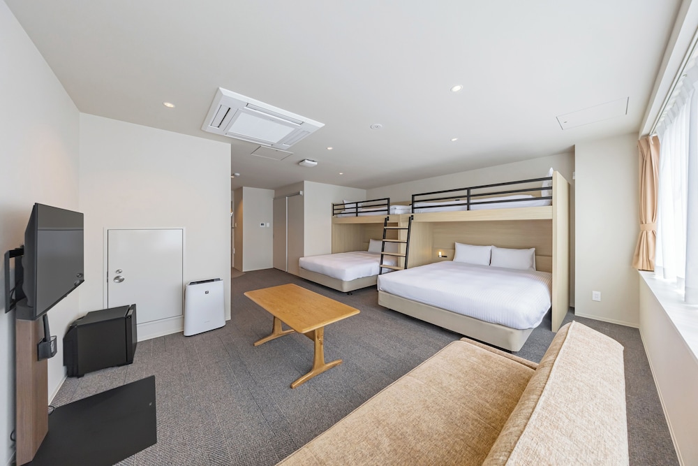 ファミリールーム（5-7名）/専用シャワールーム&トイレ 禁煙 客室6 | GRAND HOSTEL LDK 東京西葛西